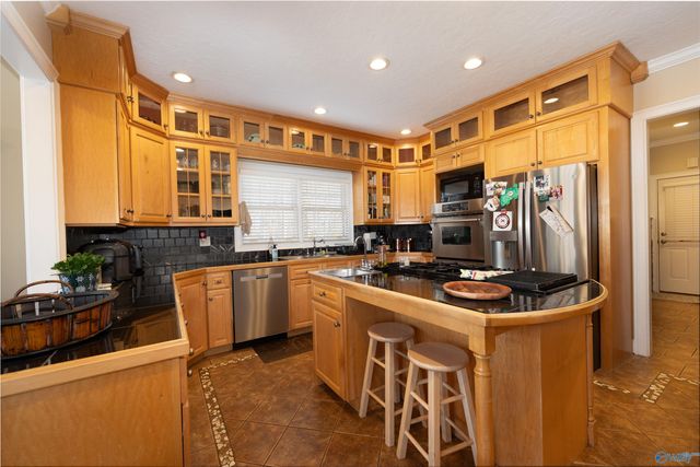 1252 Canoe Creek Road, Rainbow City, AL 35906