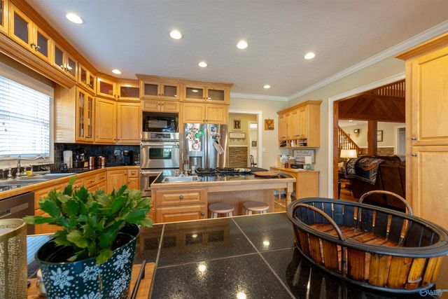 1252 Canoe Creek Road, Rainbow City, AL 35906