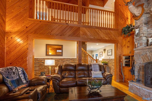 1252 Canoe Creek Road, Rainbow City, AL 35906