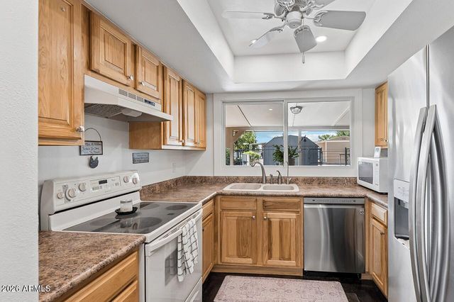 4701 W GREENWAY Road, Glendale, AZ 85306