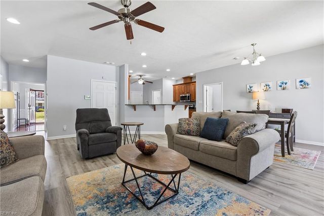 100 Seasons Walk CT, Yorktown, VA 23690