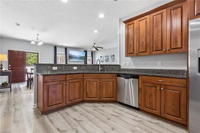 100 Seasons Walk CT, Yorktown, VA 23690