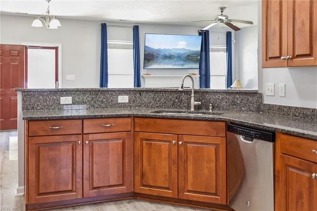 100 Seasons Walk CT, Yorktown, VA 23690