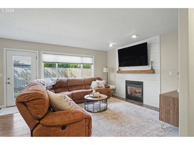 2337 MARGARETT St Nw, Salem, OR 97304