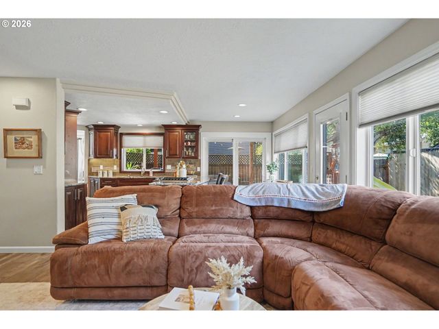 2337 MARGARETT St Nw, Salem, OR 97304