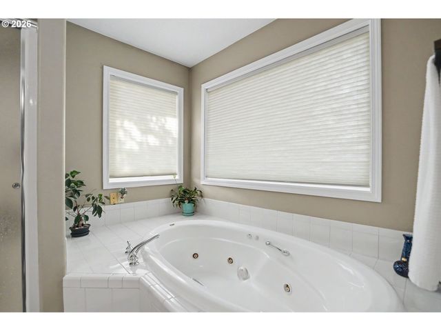 2337 MARGARETT St Nw, Salem, OR 97304