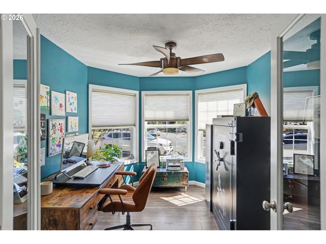 2337 MARGARETT St Nw, Salem, OR 97304