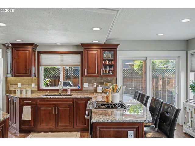 2337 MARGARETT St Nw, Salem, OR 97304