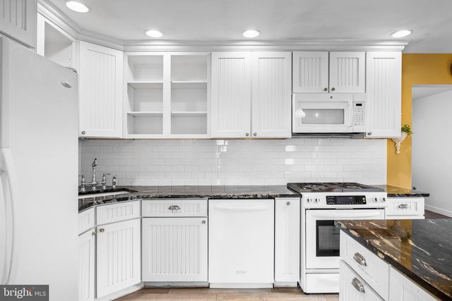 118 ROBINS RUN E, Swedesboro, NJ 08085
