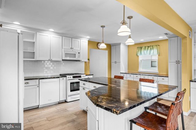 118 ROBINS RUN E, Swedesboro, NJ 08085