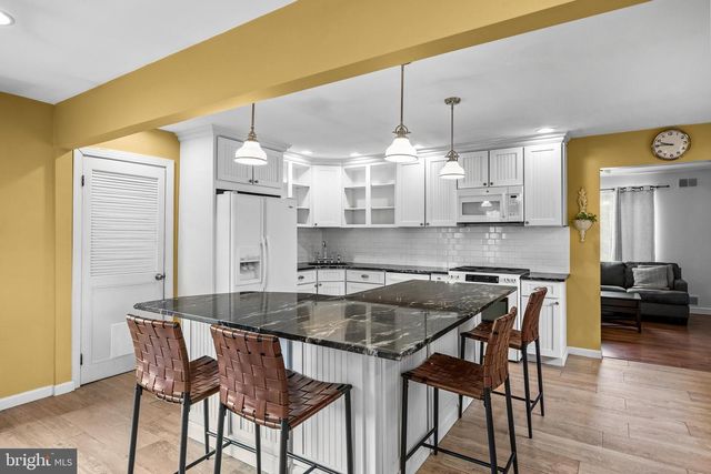 118 ROBINS RUN E, Swedesboro, NJ 08085