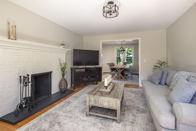 3 Barrett Dr, Mattapoisett, MA 02739