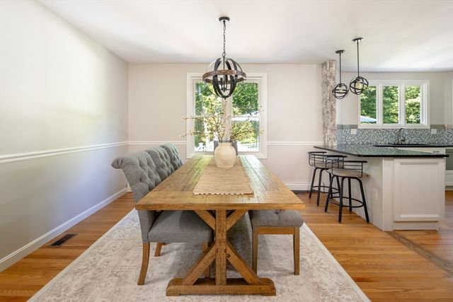 3 Barrett Dr, Mattapoisett, MA 02739