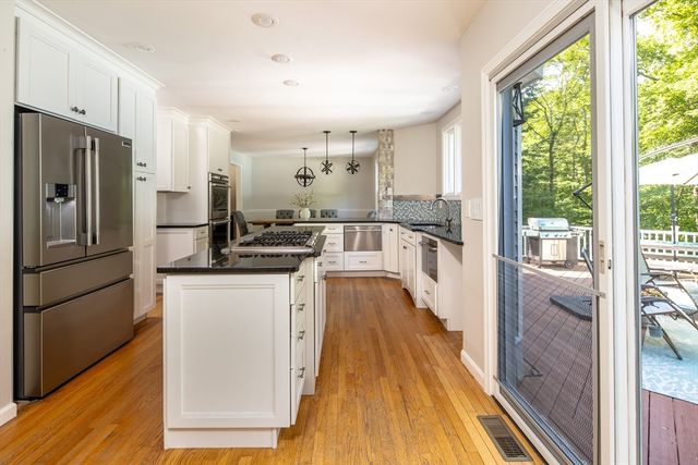 3 Barrett Dr, Mattapoisett, MA 02739