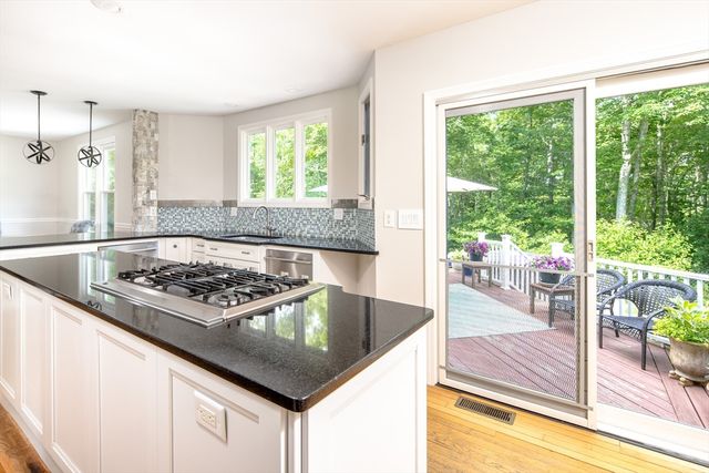3 Barrett Dr, Mattapoisett, MA 02739