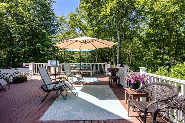 3 Barrett Dr, Mattapoisett, MA 02739