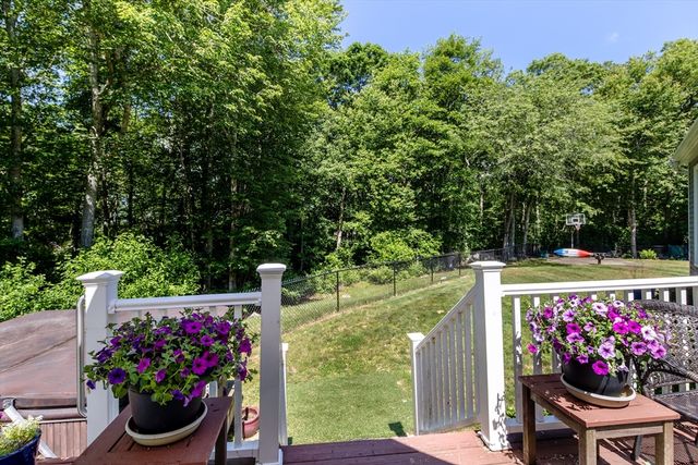 3 Barrett Dr, Mattapoisett, MA 02739