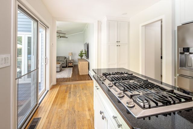 3 Barrett Dr, Mattapoisett, MA 02739