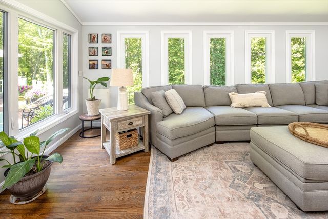 3 Barrett Dr, Mattapoisett, MA 02739