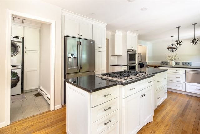 3 Barrett Dr, Mattapoisett, MA 02739