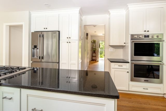 3 Barrett Dr, Mattapoisett, MA 02739