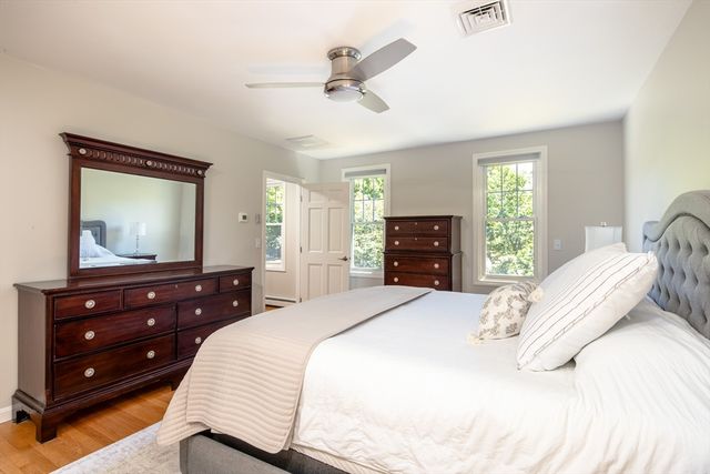 3 Barrett Dr, Mattapoisett, MA 02739