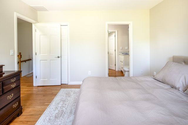 3 Barrett Dr, Mattapoisett, MA 02739