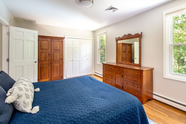 3 Barrett Dr, Mattapoisett, MA 02739