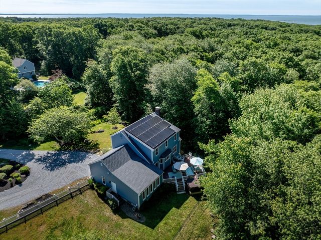 3 Barrett Dr, Mattapoisett, MA 02739