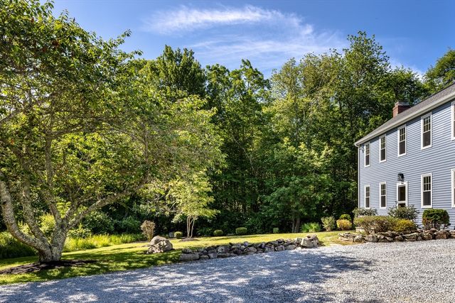 3 Barrett Dr, Mattapoisett, MA 02739