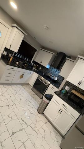 4103 Detroit Street, Dearborn Heights, MI 48125