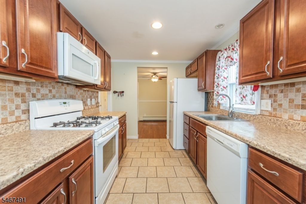 45 Orchard St, Pompton Lakes Boro, NJ 07442 — photo 4