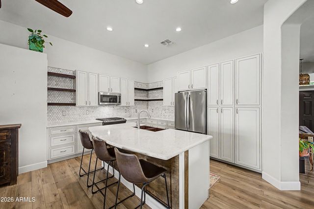 8246 W ROSE GARDEN Lane, Peoria, AZ 85382
