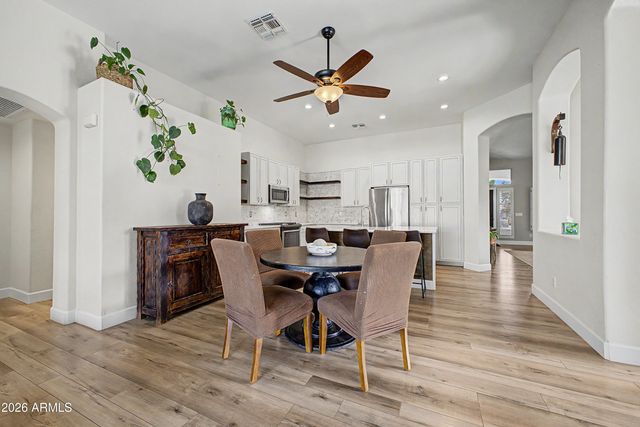 8246 W ROSE GARDEN Lane, Peoria, AZ 85382