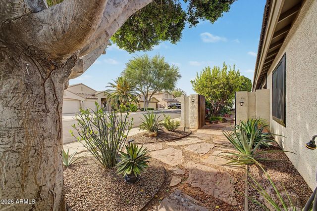 8246 W ROSE GARDEN Lane, Peoria, AZ 85382