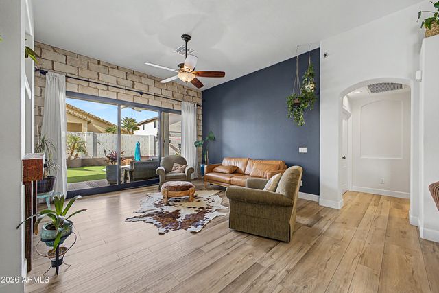 8246 W ROSE GARDEN Lane, Peoria, AZ 85382