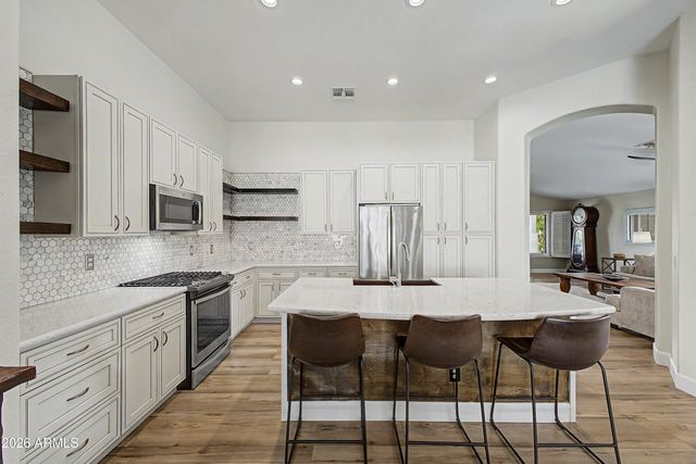 8246 W ROSE GARDEN Lane, Peoria, AZ 85382