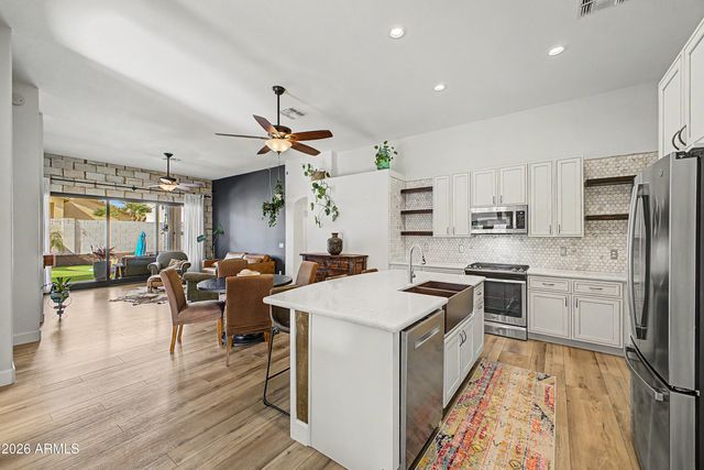 8246 W ROSE GARDEN Lane, Peoria, AZ 85382