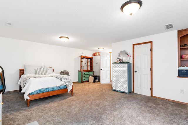 1108 W 34th Cir N, Wichita, KS 67204