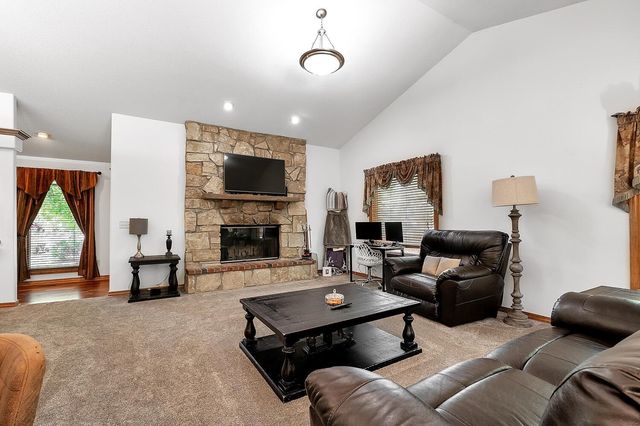 1108 W 34th Cir N, Wichita, KS 67204