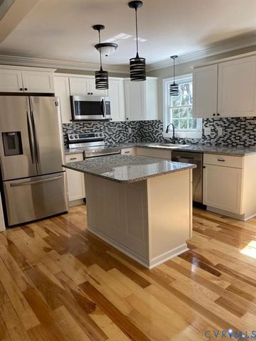 746 St John St, Petersburg, VA 23803