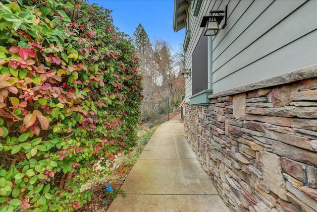 124 Ruby Ledge Ct, Grass Valley, CA 95945