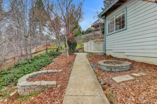 124 Ruby Ledge Ct, Grass Valley, CA 95945