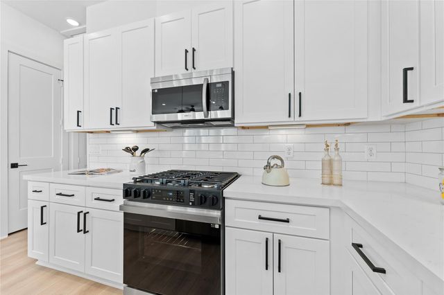 3105 Jensen Dr C, Houston, TX 77026