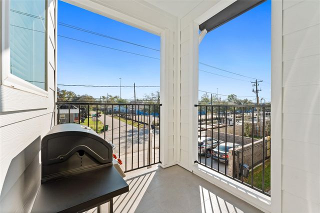 3105 Jensen Dr C, Houston, TX 77026