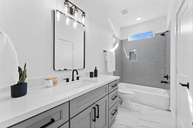 3105 Jensen Dr C, Houston, TX 77026