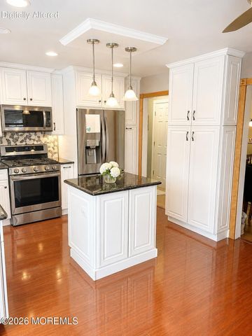565 Sumner Avenue, Belford, NJ 07718