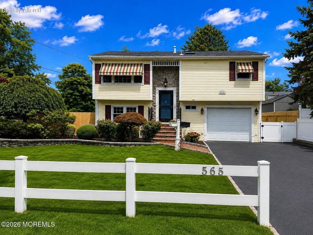 565 Sumner Avenue, Belford, NJ 07718