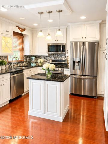 565 Sumner Avenue, Belford, NJ 07718