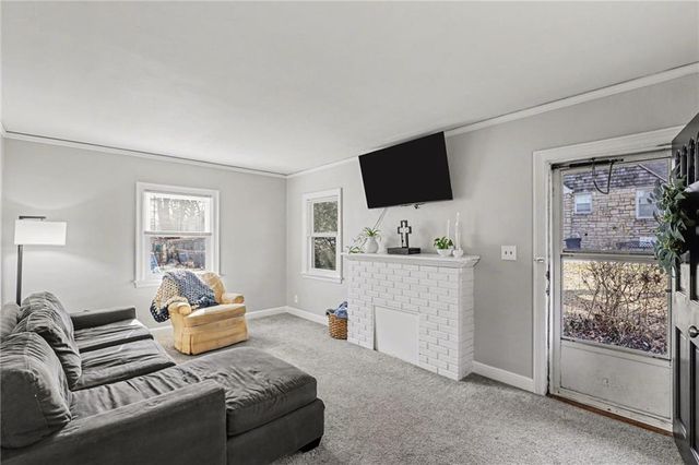 921 MANOR Road, Independence, MO 64055